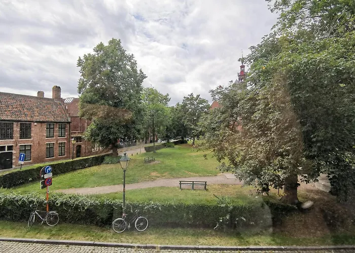 Cozy Centre With Parkview